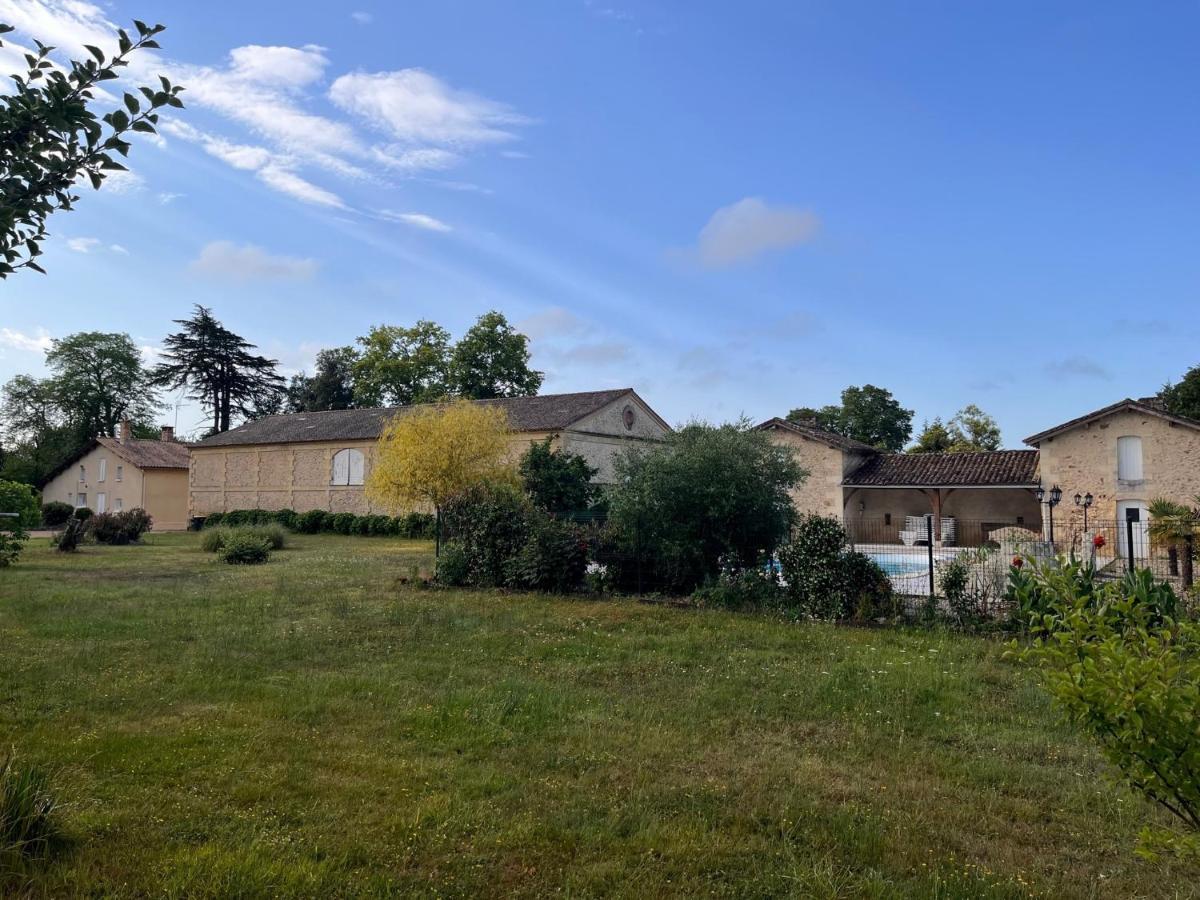 Domaine clos et arboré de 3 ha avec deux maisons Lamothe-Montravel Esterno foto